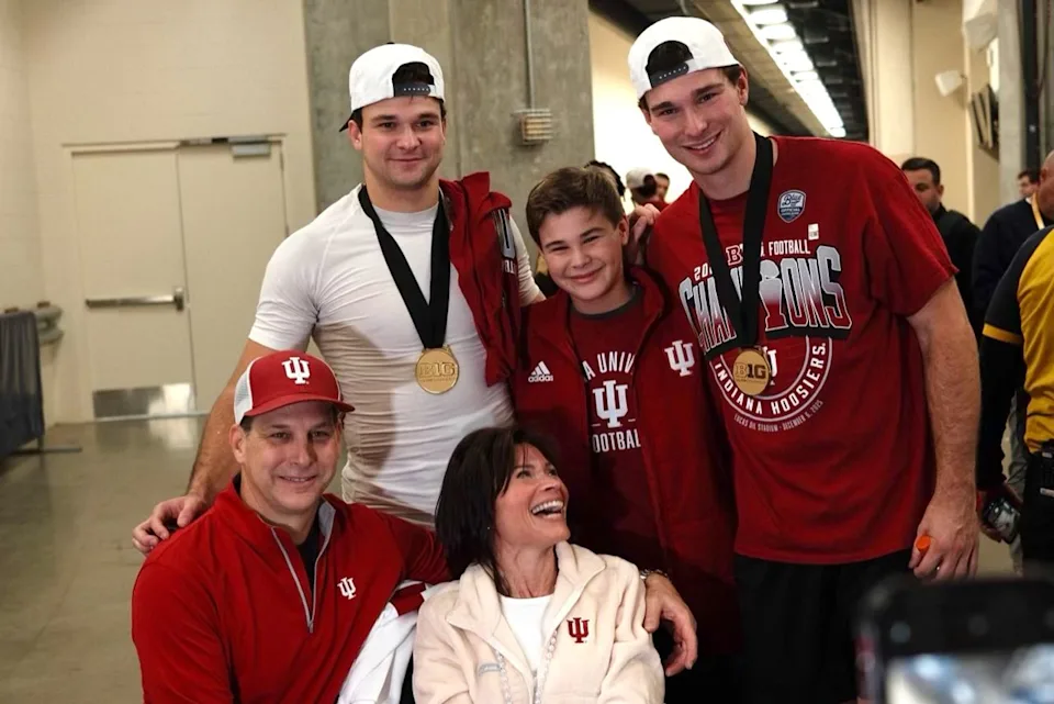 Fernando Mendoza Parents and Siblings